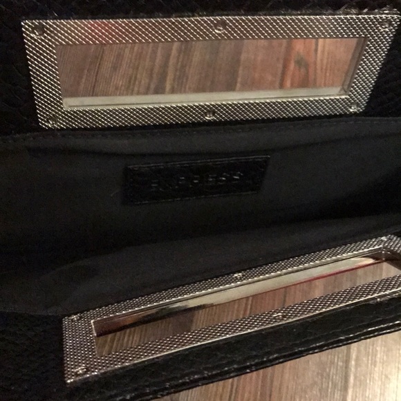 Clutch - Picture 2 of 5